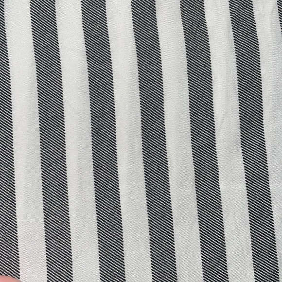 Mittoshop Women’s Flowy Short-Sleeve Button Down Blouse, Size L - Picture 4 of 7